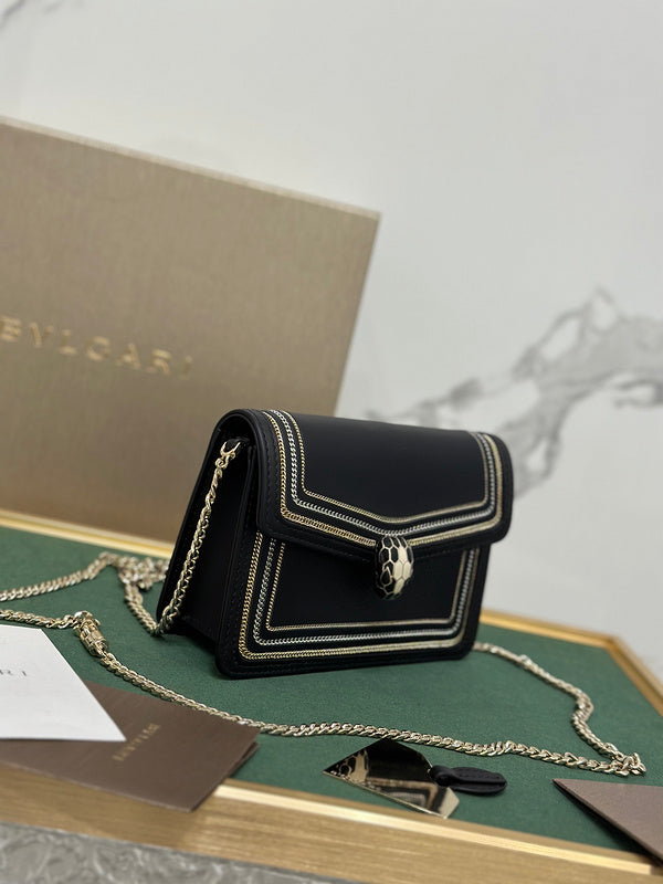 Dragons Bags Detail