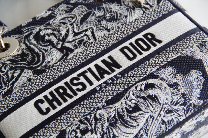 Dragons Bags Detail