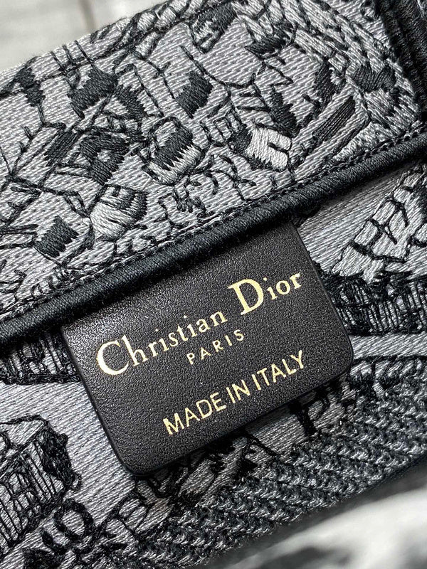 Dragons Bags Detail