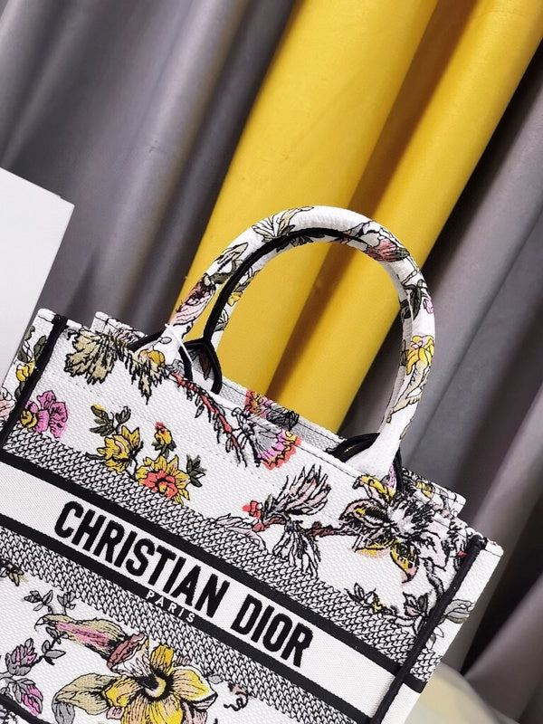 Dragons Bags Detail