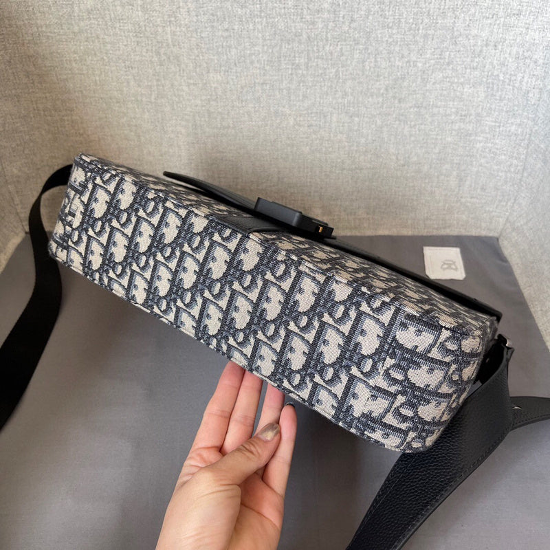 Dragons Bags Detail