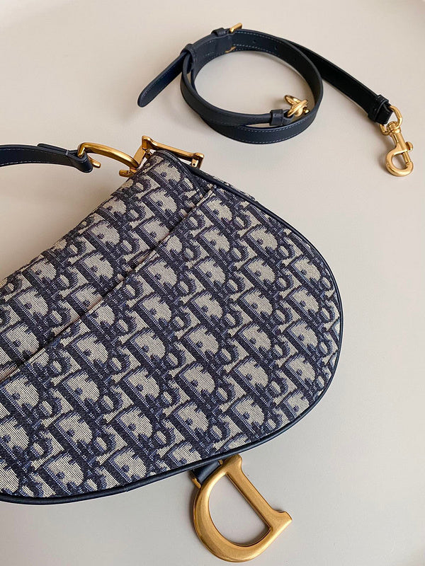 Dragons Bags Detail