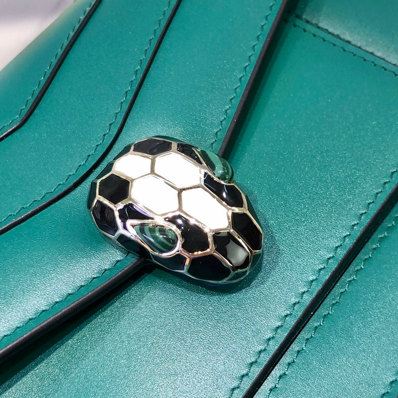 Dragons Bags Detail