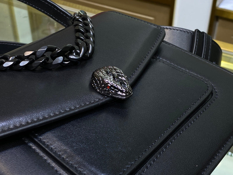 Dragons Bags Detail