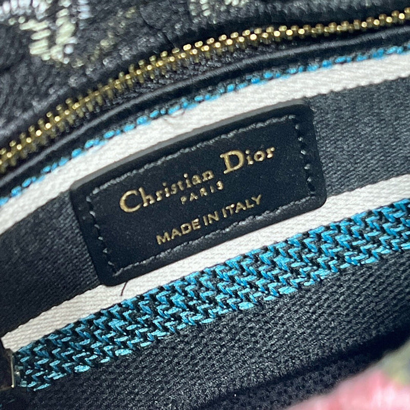Dragons Bags Detail