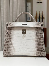 new-luxury-designer-bags-nm9250