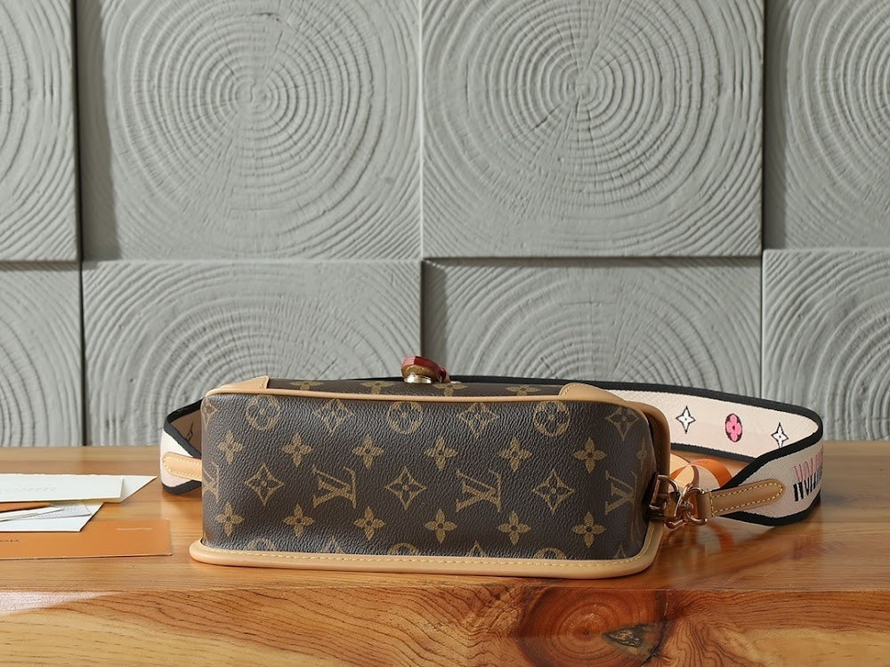 Dragons Bags ln Luxury Bag --97259