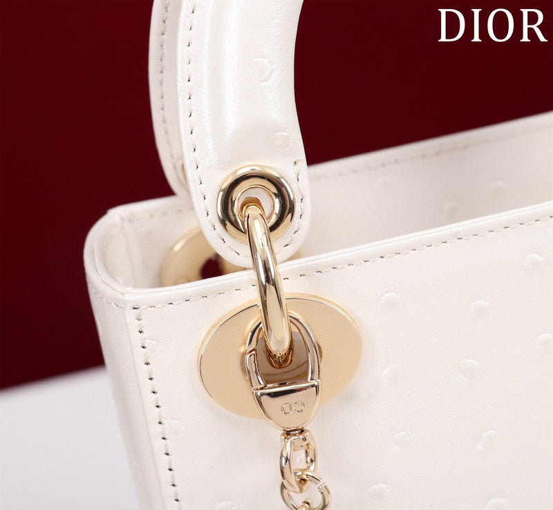 Dragons Bags Detail