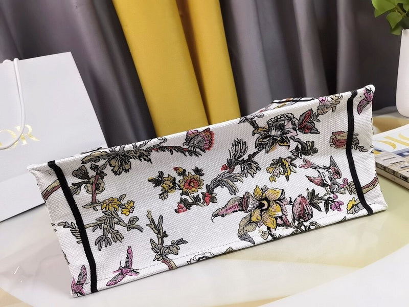 Dragons Bags Detail