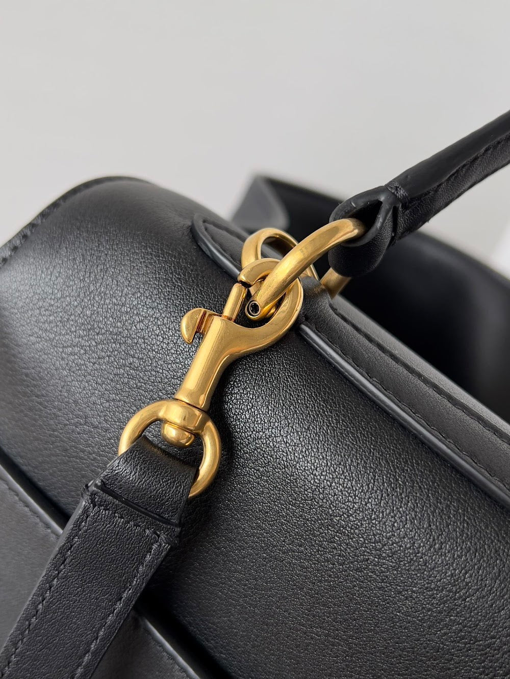 Dragons Bags Balenciaga Luxury Bag --110822