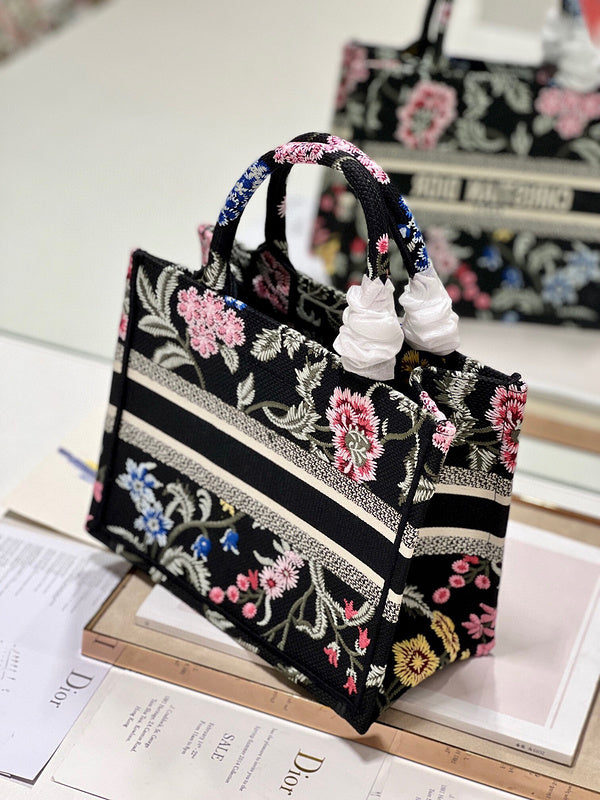 Dragons Bags Detail