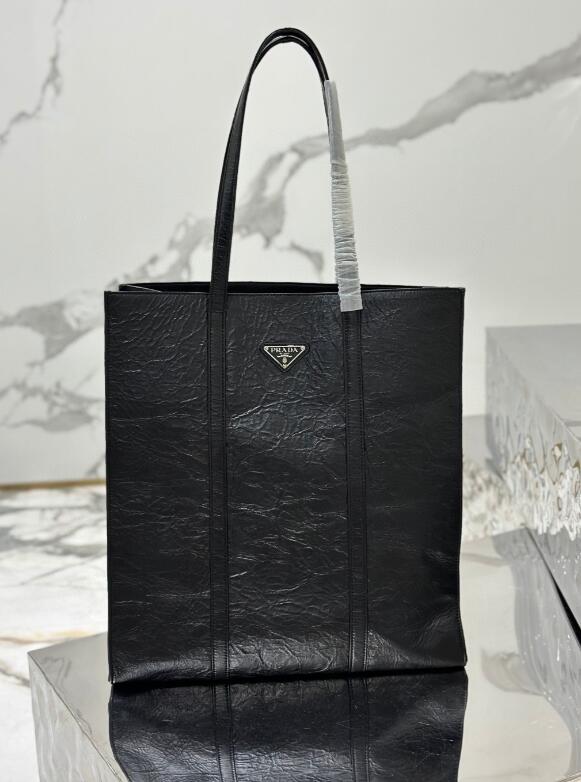 Dragons Bags Detail