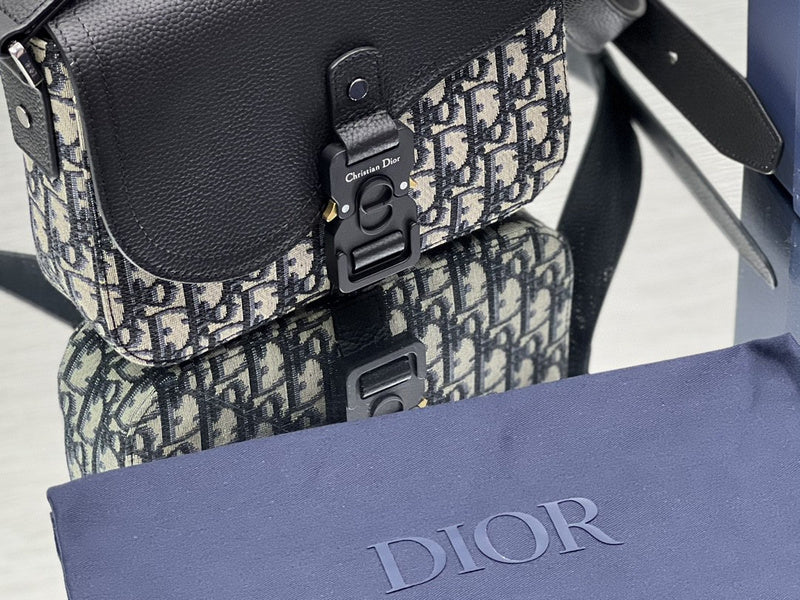 Dragons Bags Detail