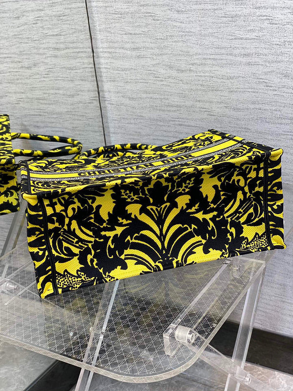 Dragons Bags Detail