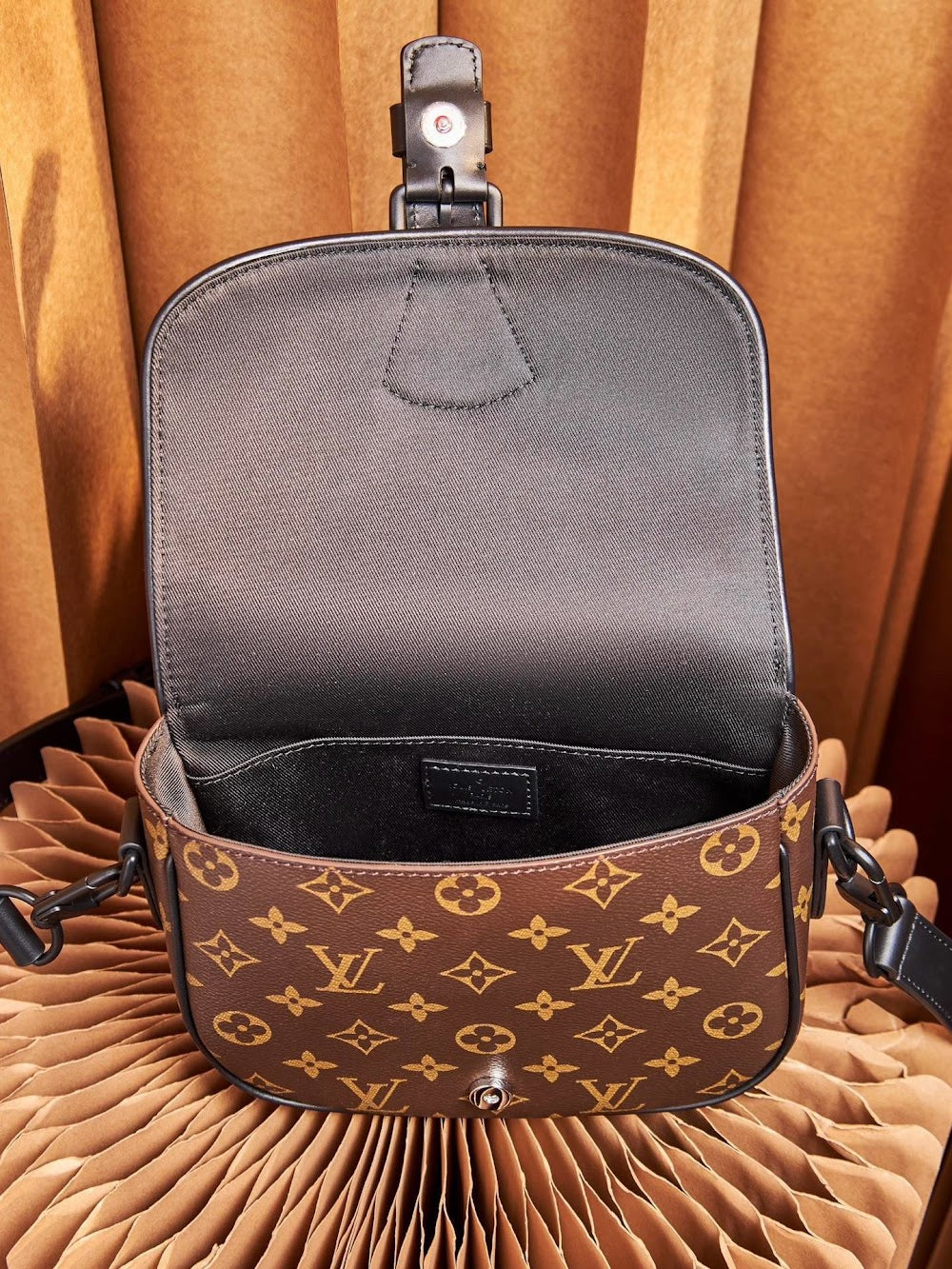 Dragons Bags ln Luxury Bag --71444