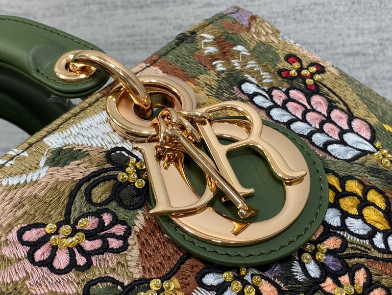 Dragons Bags Detail