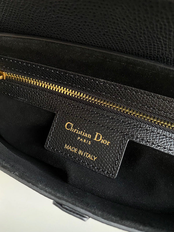 Dragons Bags Detail