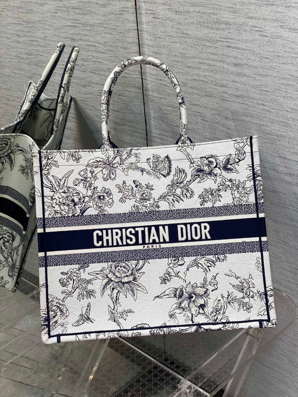 Dragons Bags Detail