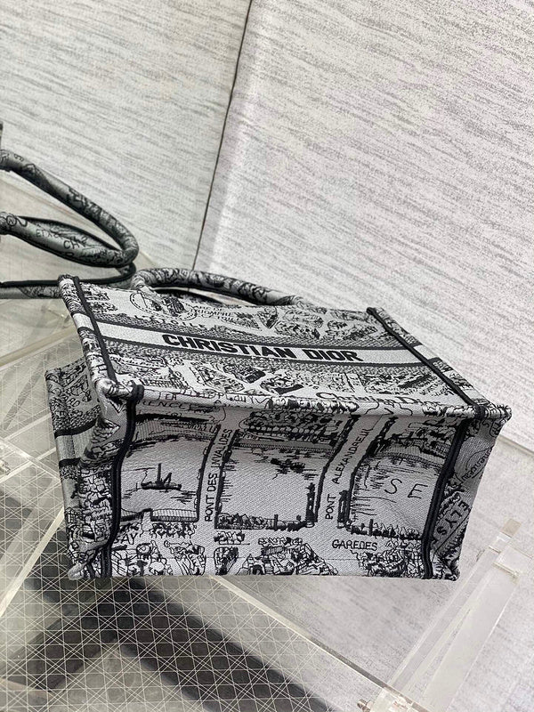Dragons Bags Detail