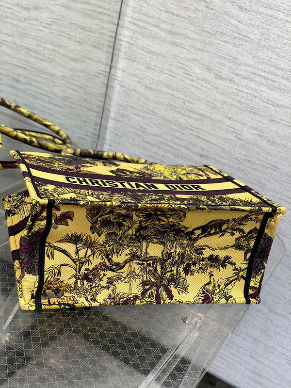 Dragons Bags Detail