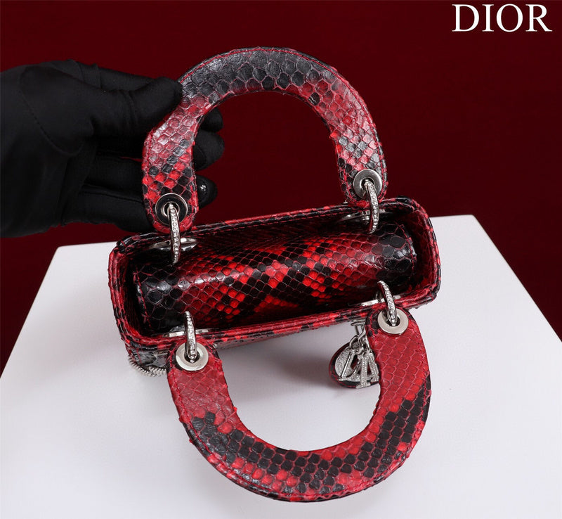 Dragons Bags Detail