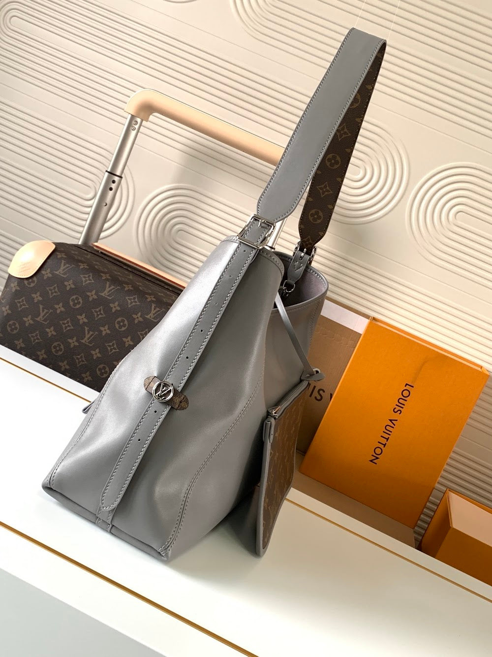Dragons Bags ln Luxury Bag --81630