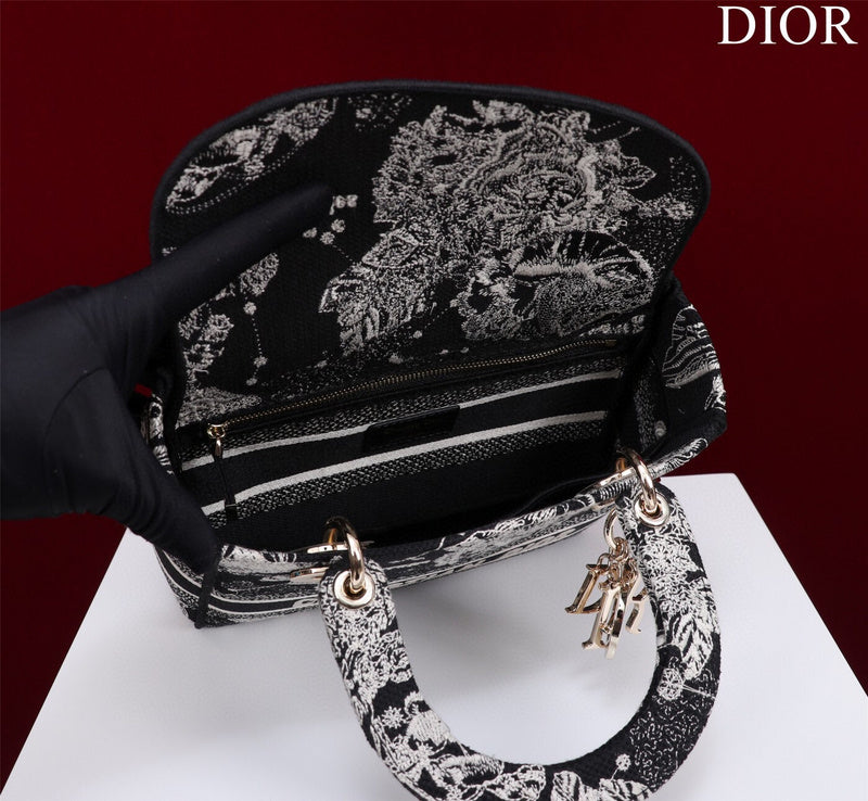 Dragons Bags Detail