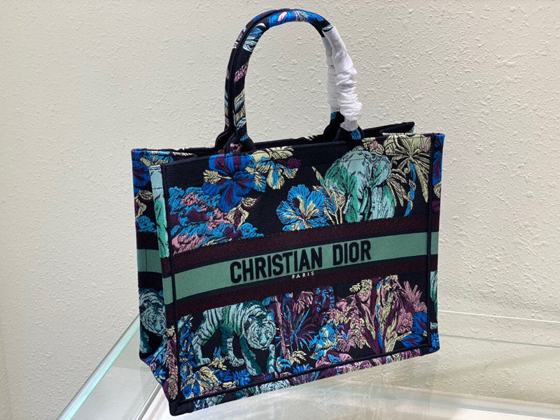 Dragons Bags Detail