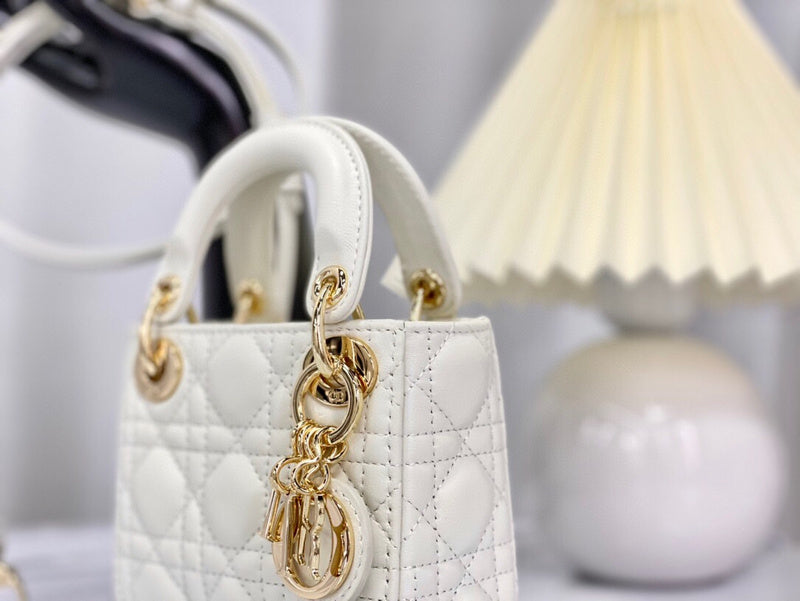Dragons Bags Detail