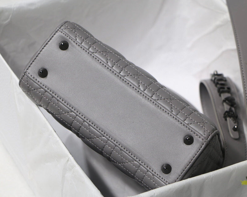 Dragons Bags Detail
