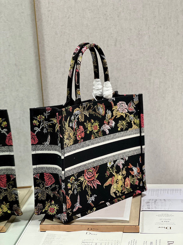 Dragons Bags Detail