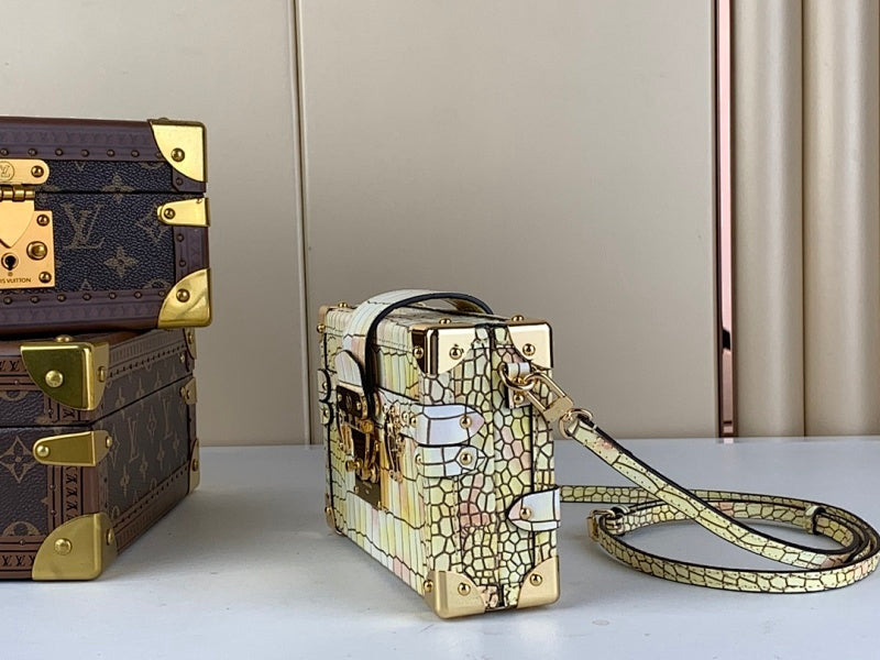 Dragons Bags ln Luxury Bag --61818