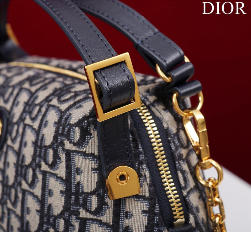 Dragons Bags Detail