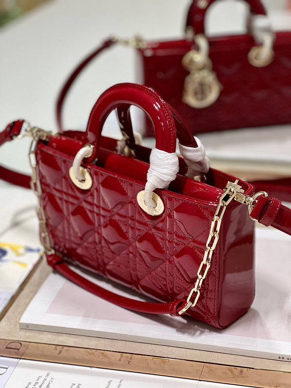 Dragons Bags Detail