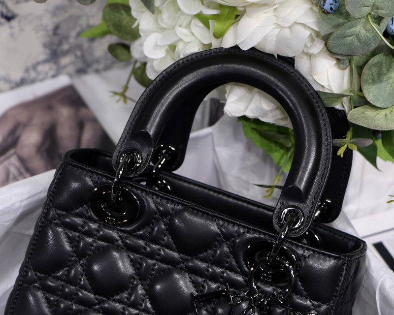 Dragons Bags Detail