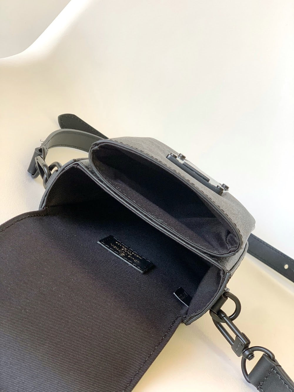 Dragons Bags ln Luxury Bag --81665