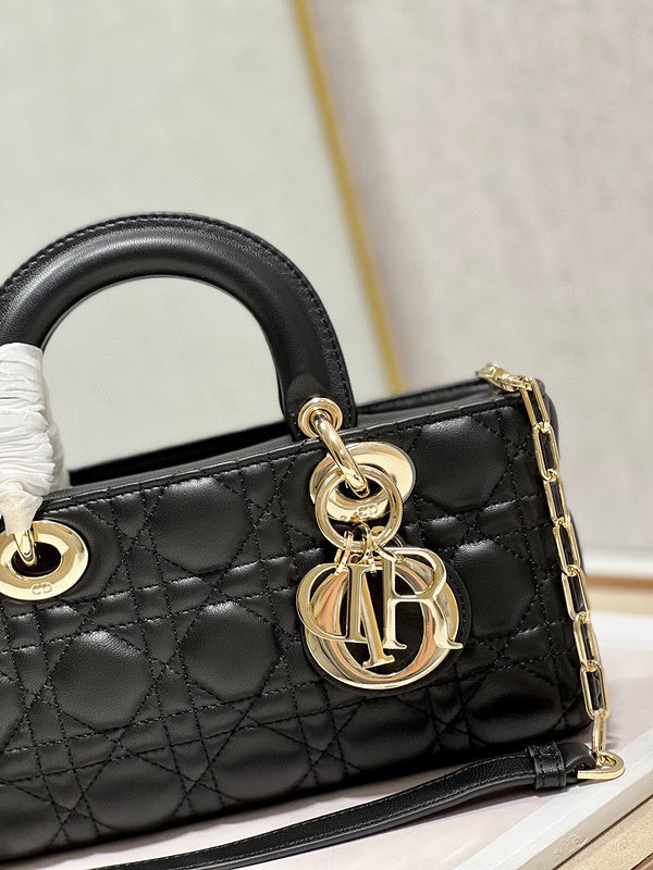 Dragons Bags Detail