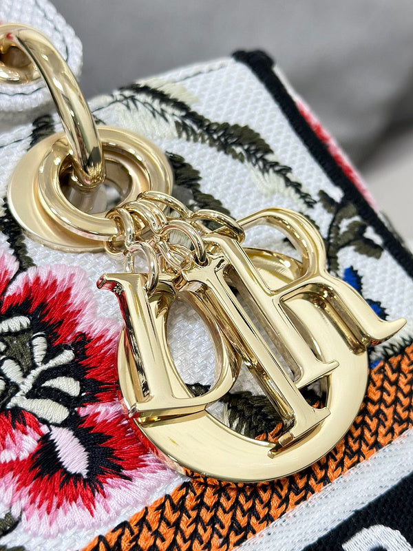 Dragons Bags Detail