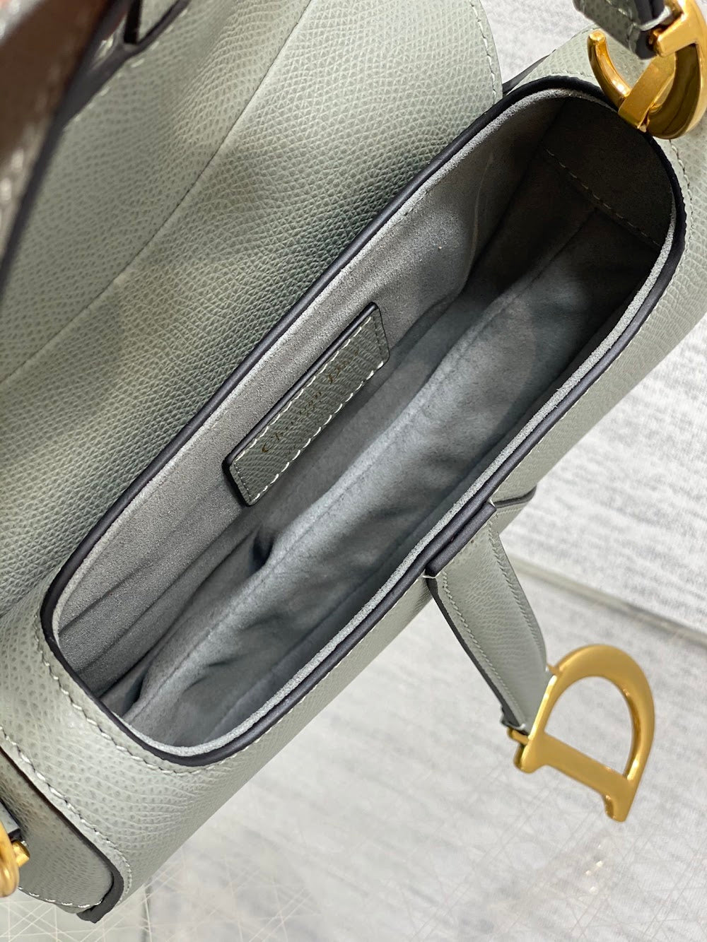 Dragons BagsDiorn Luxury Bag --115000