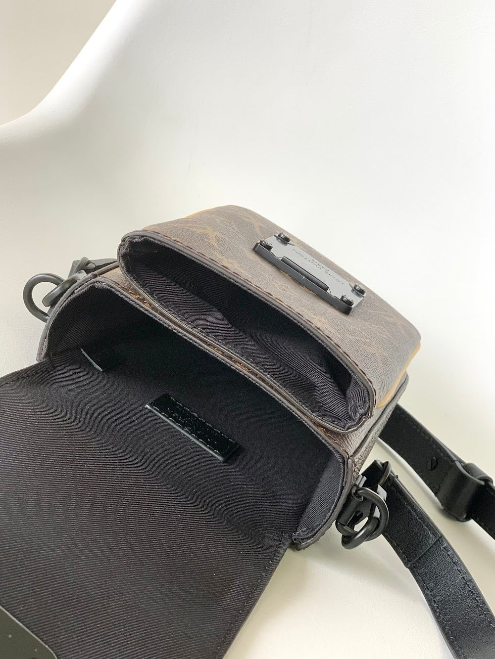 Dragons Bags ln Luxury Bag --81667