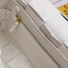 new-luxury-designer-bags-nm5537