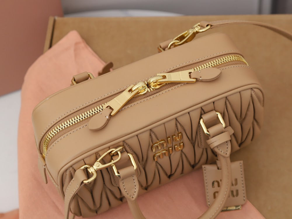 Dragons Bags Miun Miun Luxury Bag --123413