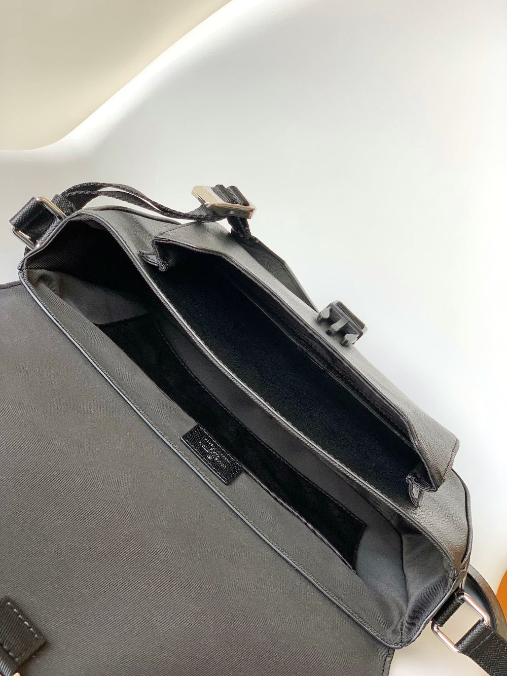 Dragons Bags ln Luxury Bag --71110