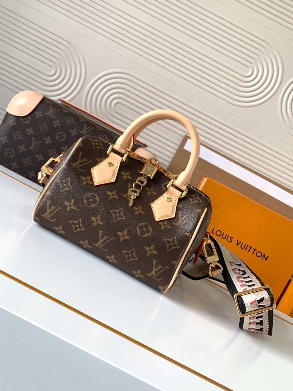 Dragons Bags ln Luxury Bag --81625