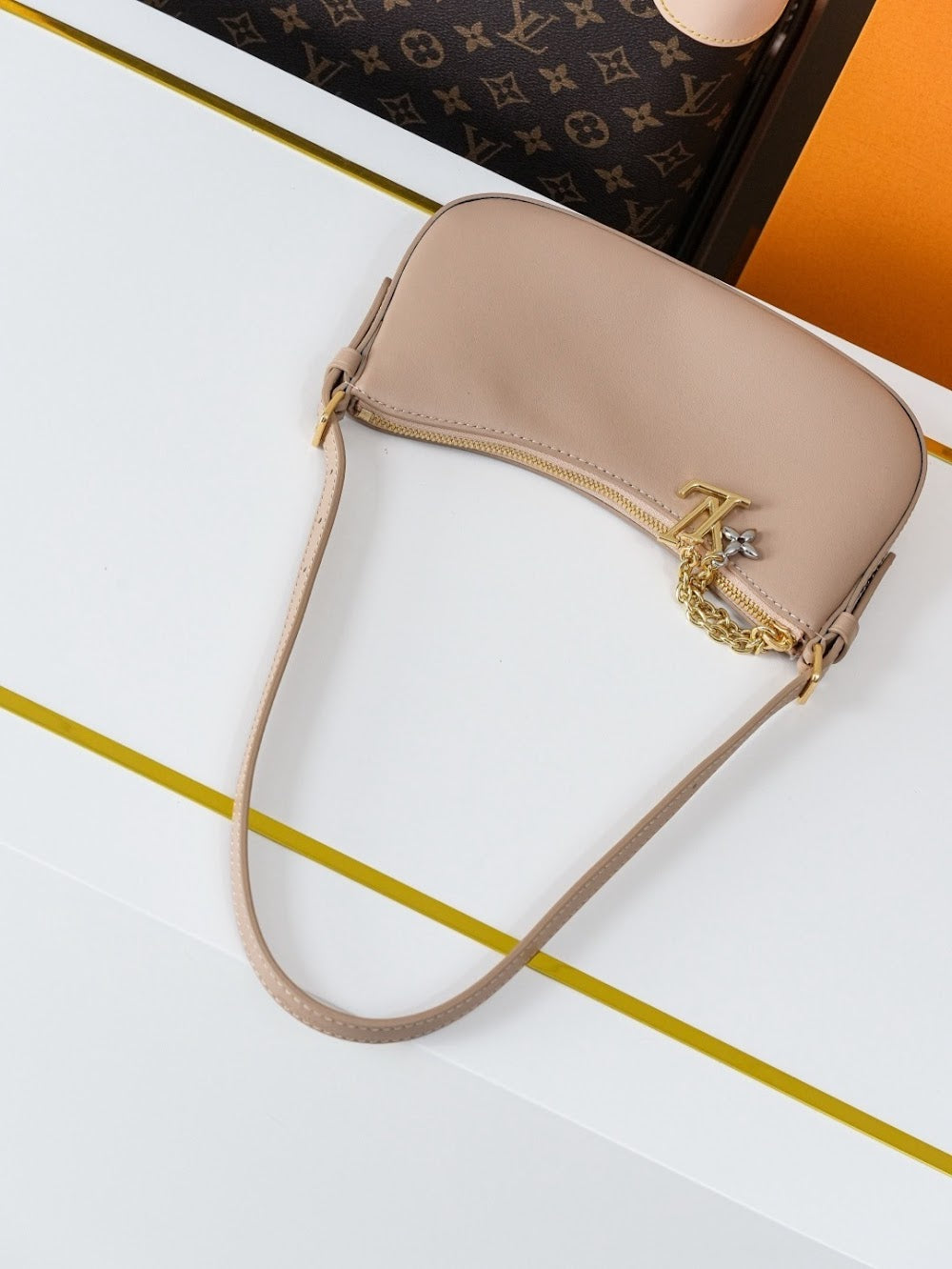 Dragons Bags ln Luxury Bag --81783