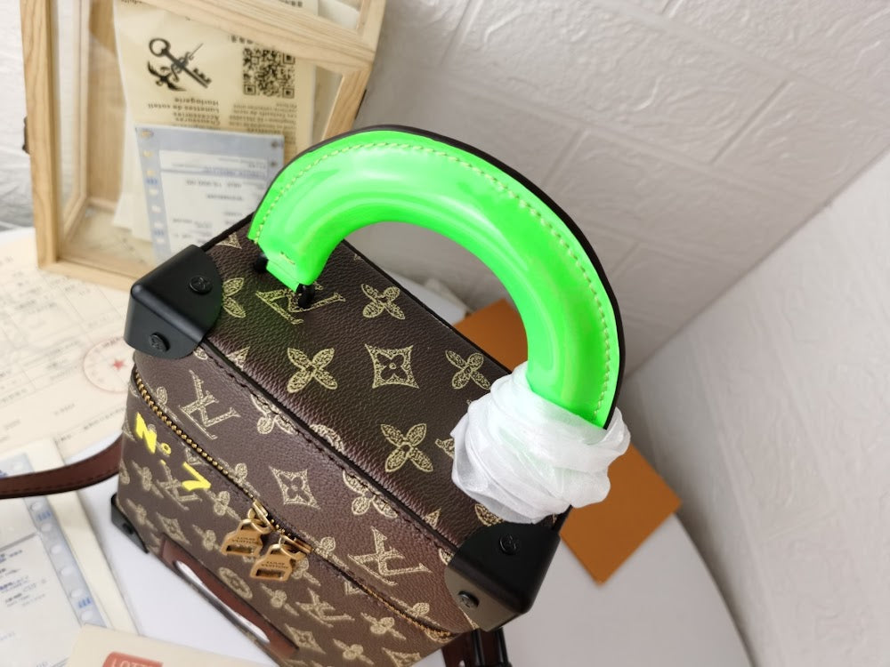 Dragons Bags ln Luxury Bag --78351