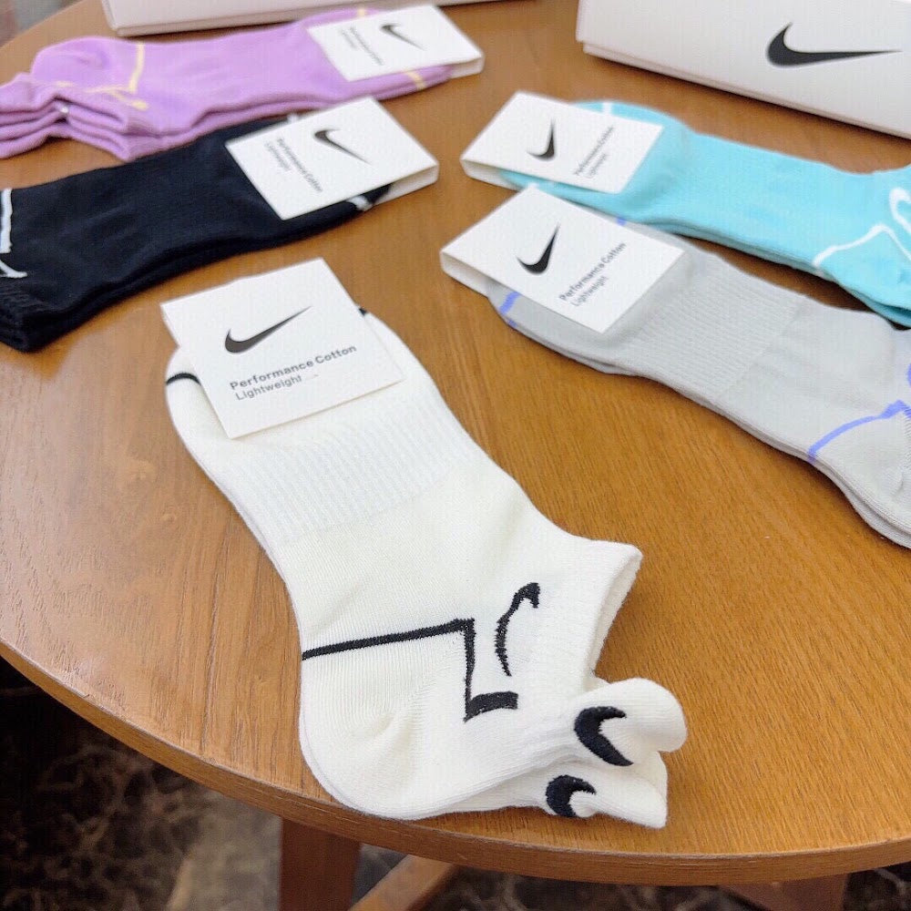 Dragons Bags Premium Luxury Socks --97901