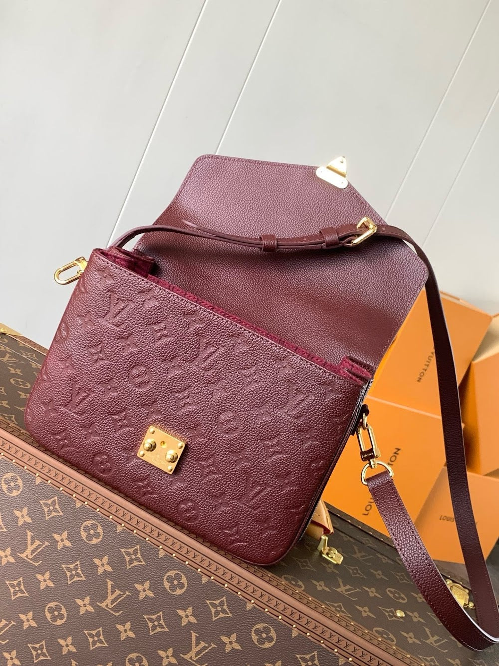 Dragons Bags ln Luxury Bag --81812