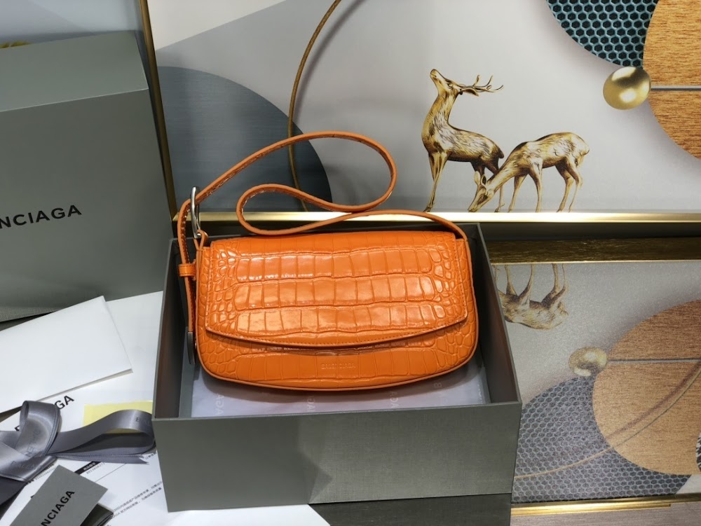 new-luxury-designer-bags-nm21697