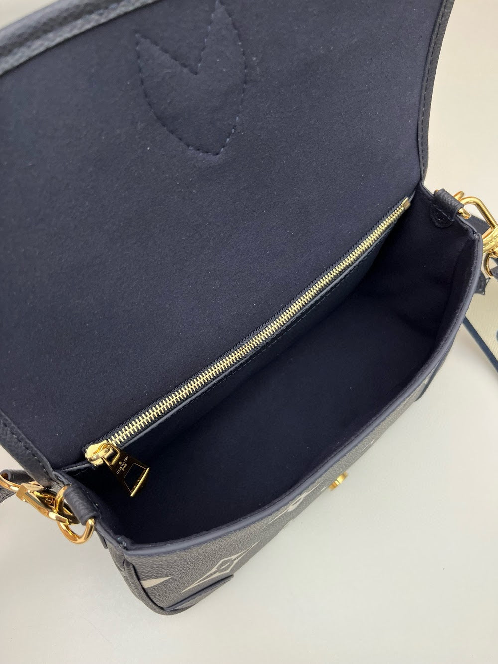 Dragons Bags ln Luxury Bag --81475